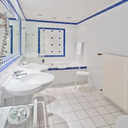 Romantik Waldhotel Mangold 4*