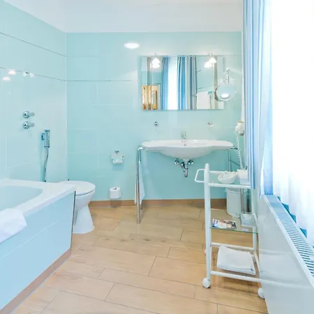 Hotel Romantik Waldhotel Mangold 4*