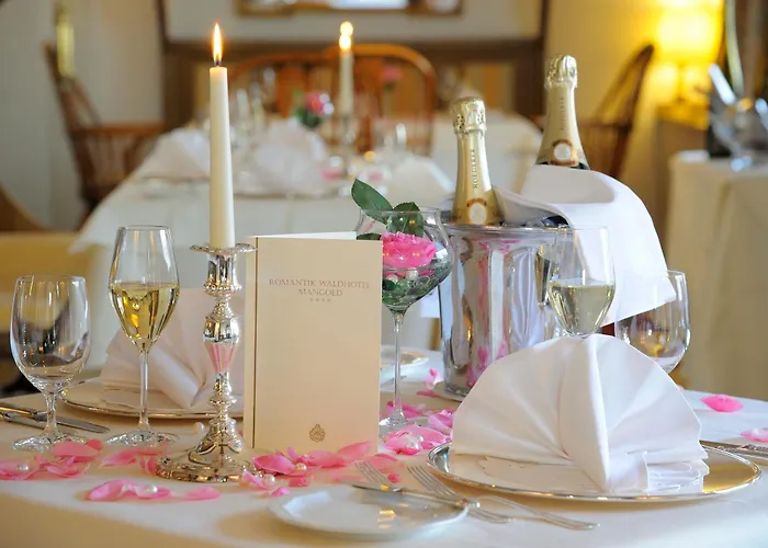 Отель Romantik Waldhotel Mangold Бергиш-Гладбах