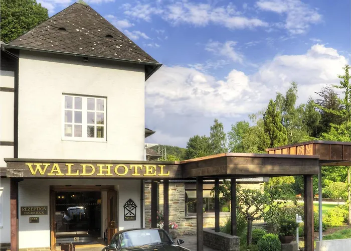 호텔 Romantik Waldhotel Mangold 4*