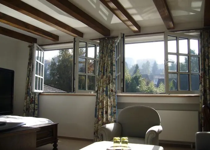 호텔 Romantik Waldhotel Mangold 4*