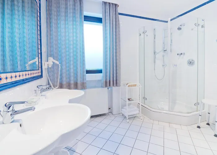 호텔 Romantik Waldhotel Mangold 4*