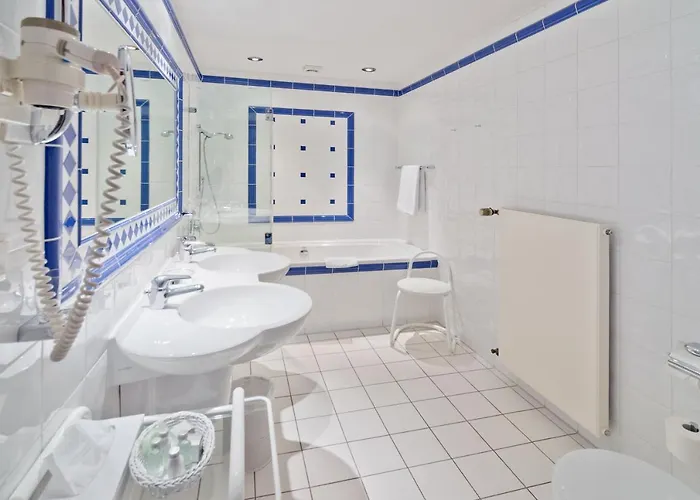 Romantik Waldhotel Mangold 4*