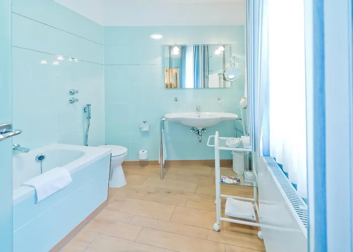 호텔 Romantik Waldhotel Mangold 4*