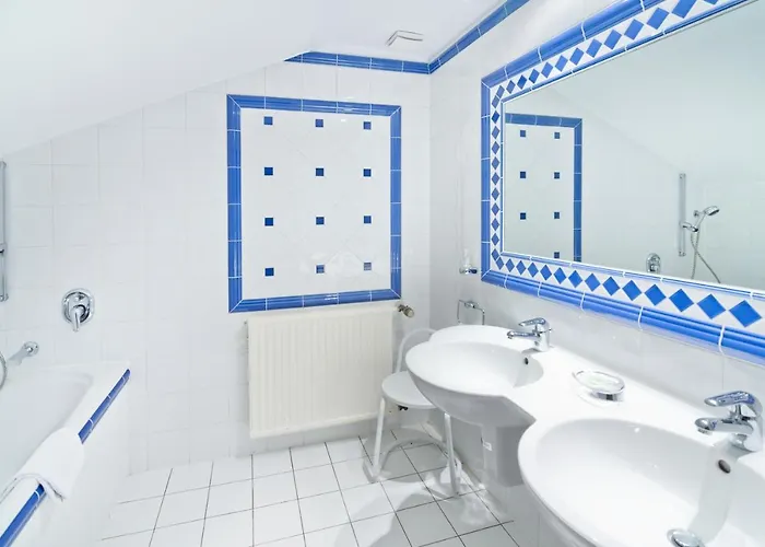 Romantik Waldhotel Mangold 호텔 4*