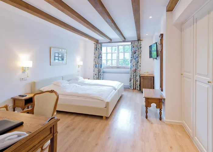 Romantik Waldhotel Mangold Отель Бергиш-Гладбах