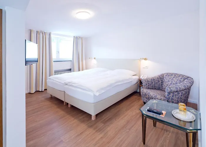 Romantik Waldhotel Mangold Отель Бергиш-Гладбах