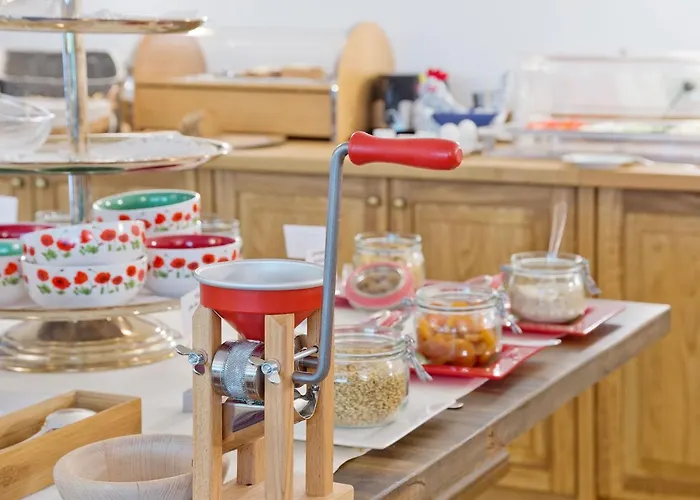 호텔 Romantik Waldhotel Mangold 4*